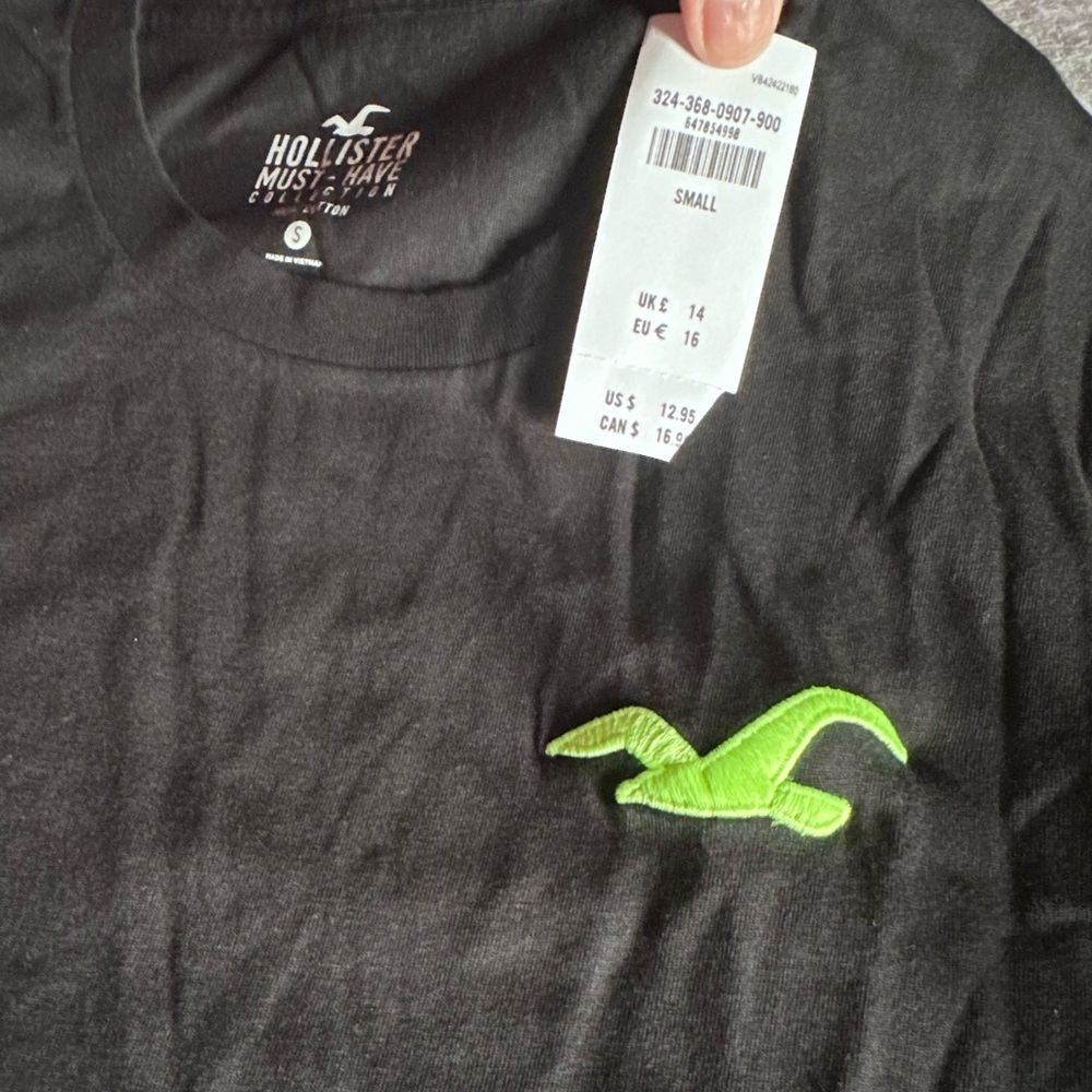 Brand new with tags Hollister t shirt size small